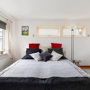 studio-on-a-houseboat-near-city-centre.thehaguehotels.net/